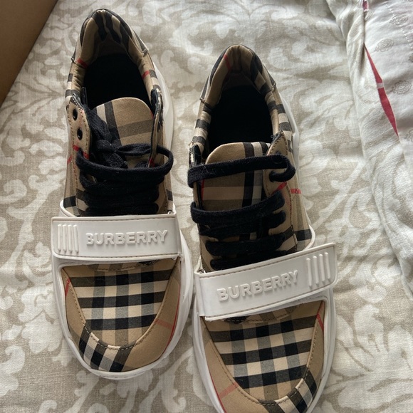 Burberry sneakers - Picture 1 of 5